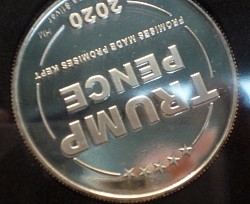 トランプコイン裏