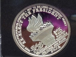 トランプコイン裏